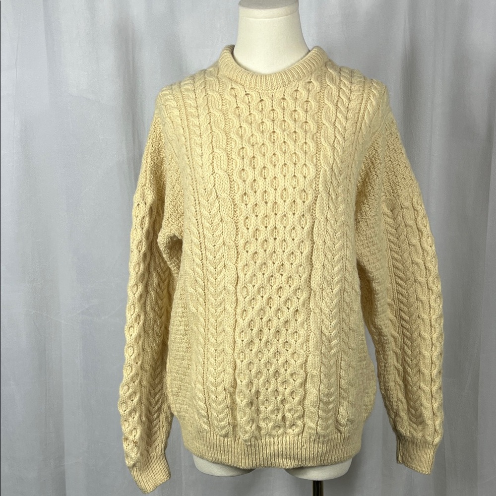 Vintage Carriag Donn Aran Fisherman Wool Knit Crewneck Sweater.